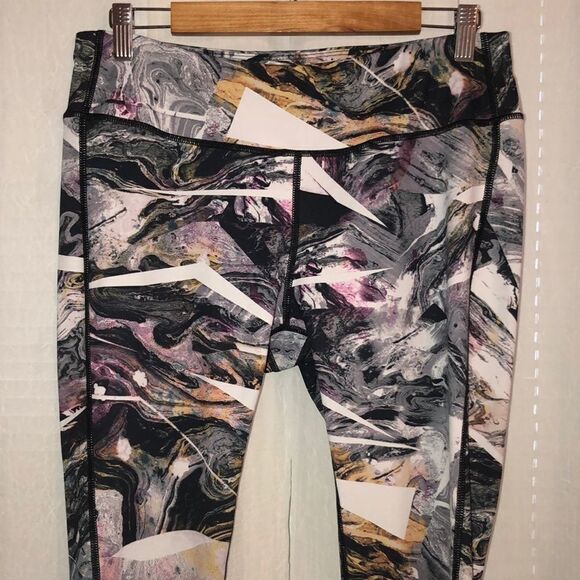 Layer 8 XL Crop Watercolor Workout Leggings - Picture 1 of 10